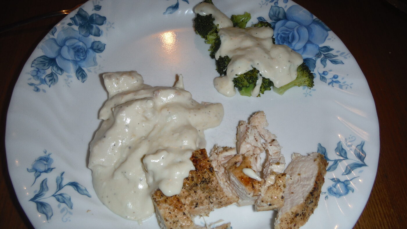 Low Carb Chicken Alfredo & Broccoli!